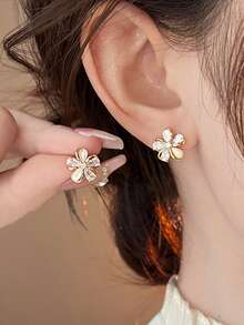 1 Đôi bông tai bằng hợp kim đồng, thiết kế hoa nhỏ nhắn, tối giản, đính đá Zirconia và đá mắt mèo, thích hợp đeo hàng ngày cho nữ. - Vàng - Xem 3