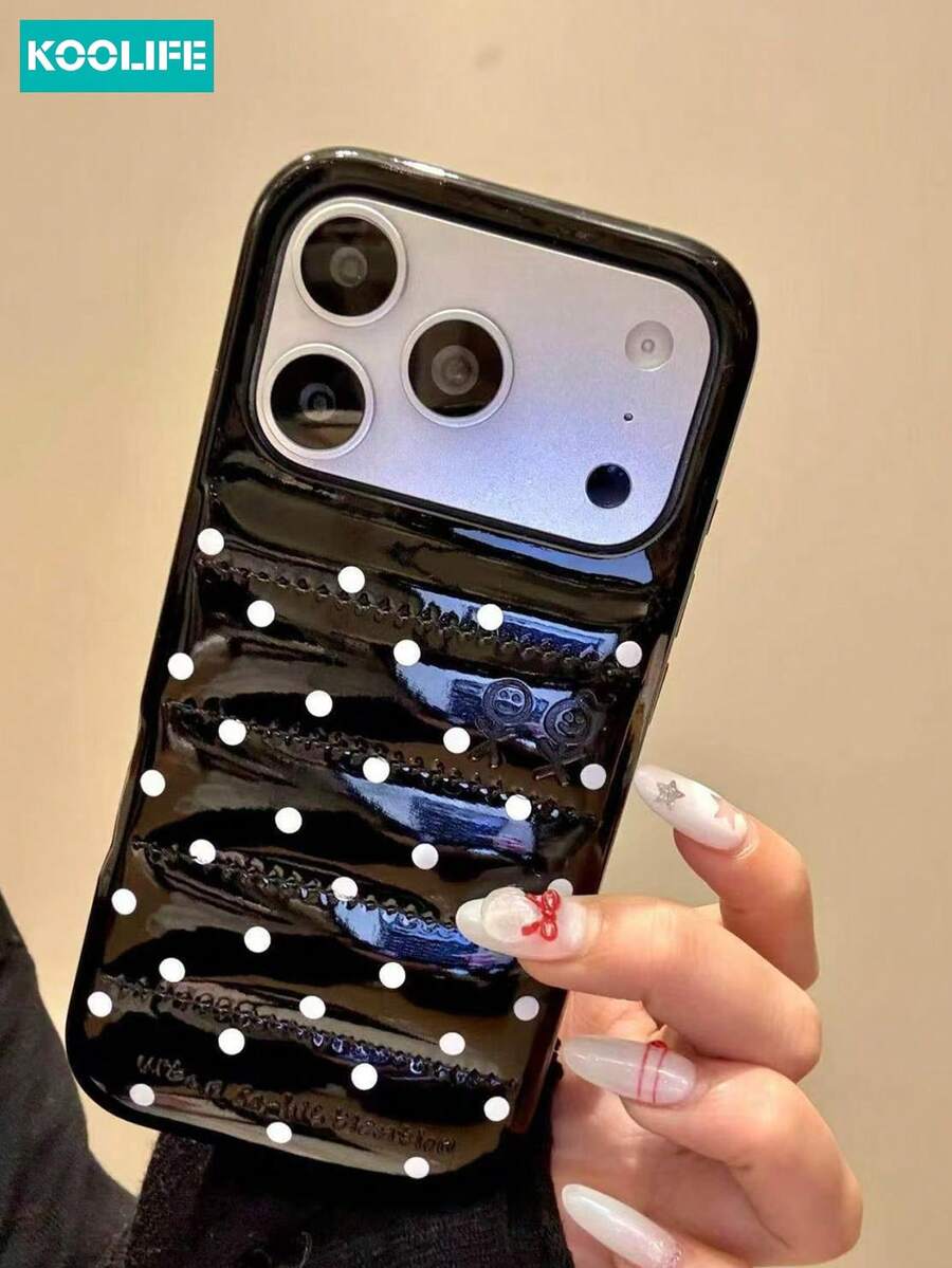 Koolife 1 buah Casing Ponsel Gaya Jaket Bulu Bintik Hitam, Desain Quilted Mengkilap, Tahan Gores dan Anti Jatuh, Estetika Minimalis yang Modis, Cocok untuk Apple 17/17 Pro/17 Pro Max