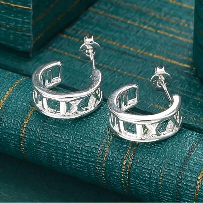 Bông tai hình bán nguyệt chạm khắc số La Mã bằng bạc Sterling 925 - Món quà độc đáo dành cho phụ nữ, trang sức đa năng cho các sự kiện.