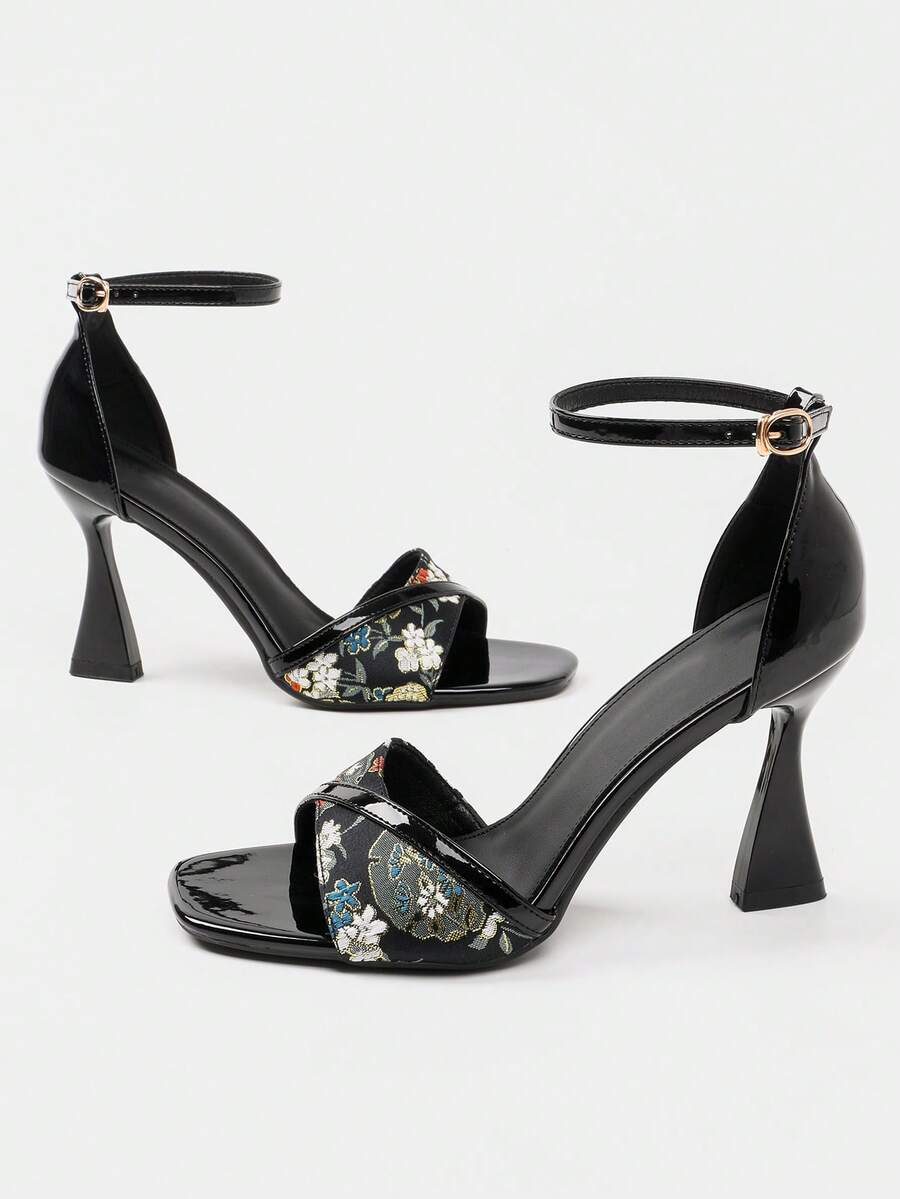 2026 Neue glänzende Lackleder Peep Zehen Knöchelriemen High Heel Sandalen, 9CM Super High Heel, sexy modische vielseitige Outdoor-Wear, farbenfroher Blumendruck, elegantes leichtes Luxus-Nischendesign, passend zu Kleidern, Kleine Größe 33, Große Größe 41-43 - Schwarz - Übersicht 1