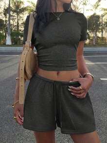 Conjunto casual de dos piezas para mujer, con rayas de colores contrastantes.Incluye camiseta corta ajustada y shorts con cordón, ideal para looks diarios, callejeros, aeropuerto y regreso a clases.Tejido elástico transpirable y cómodo. - Gris Oscuro - Ver 6