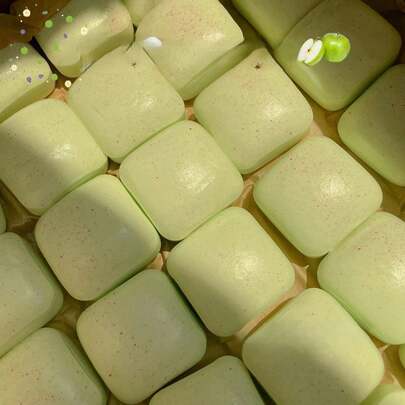 1个迷你吐司面包造型软萌挤压玩具，缓解压力，慢回弹，模拟食物吐司造型，挤压玩具，生日/节日/复活节/情人节/圣诞节/万圣节礼物