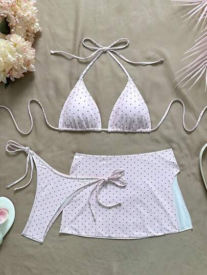 Bộ bikini nữ tính dễ thương màu hồng nhạt và nâu chấm bi cho ngày Valentine mùa hè: Áo bikini cổ yếm với họa tiết hoa hồng, quần bikini buộc dây hai bên và váy bơi xẻ tà, thích hợp cho bãi biển, kỳ nghỉ, v.v.