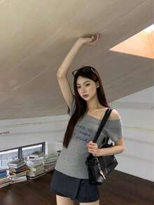 Top de punto con hombros descubiertos estilo coreano, top de punto con estampado de letras y hombros descubiertos, ropa casual de vacaciones universitarias, primavera/verano - Gris - Ver 5