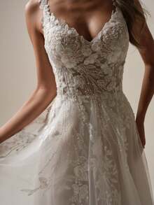Elegant Spaghetti Strap Lace Tulle A-Line Wedding Dress, Deep V Neck Floral Lace Bodice, Flowing Airy Skirt, Romantic Bridal Gown For Garden Wedding, Evening Party Dress,Birthday Party Dress,Country Wedding,Church Ceremony Wedding Dress,Suitable For Wedding,Birthday Party,Formal Dresses For Women,Includes Plus Sizes, Dating,Party,Singles' Party,Vacation,Formal Occasions,Dinner Dress,Prom Dress,Homecoming Dess,Cocktail Party,Wedding Guest Dress,Graduation - trắng - Xem 3