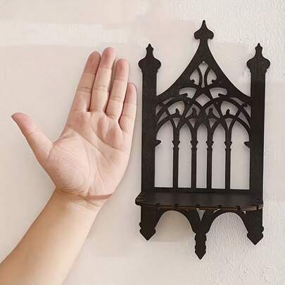 1 chiếc kệ treo tường hình hàng rào gỗ phong cách Gothic cổ điển, tối giản và thanh lịch, phù hợp trang trí nhà cửa, phòng ngủ, phòng khách, quán cà phê, Halloween, Giáng sinh, sân vườn với thiết kế họa tiết cửa sổ rỗng màu đen.