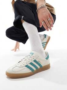 Chalk White / Cloud White / Gum
