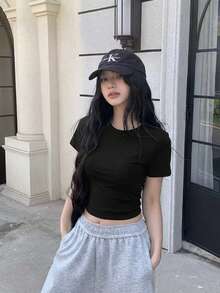 Áo tank top crop màu đen tối giản, đa năng dành cho nữ, phù hợp đi biển, mặc hàng ngày, dáng ôm, gợi cảm. - màu đen - Xem 3
