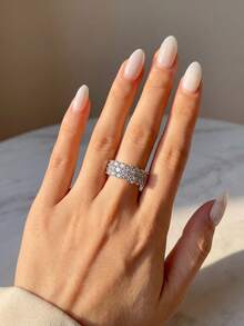 1 chiếc nhẫn Moissanite hai hàng đính kim cương 0.1ct bằng bạc Sterling S925. Sự lựa chọn thanh lịch và sang trọng, hoàn hảo làm quà tặng cho lễ đính hôn, đám cưới, sinh nhật và kỷ niệm cũng như trang sức cô dâu. - Bạc - Xem 2