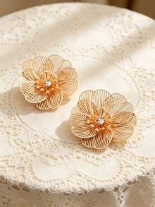 2pcs/Set Fashion Metal Hollow Flower Design Women's Cufflinks, Brooch And Button Set, High-End Fashion Clothing Brooch And Tie Clip, Women's Accessories. Light Luxury Elegant Women's Cufflinks Set, Suitable For Party And Daily Wear, Ideal Gift For Friends, Lovers And Family. - Multicolor - View 9