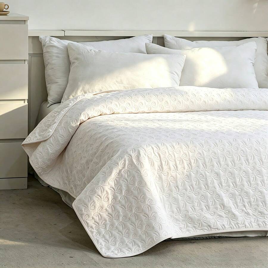 1pc Lightweight Summer Quilt, Ultrasonic Embossed Bow Pattern, Contemporary Fashion Style, Breathable And Cooling Summer Blanket, Machine Washable, Suitable For Office, Bedroom And More - White - View 1