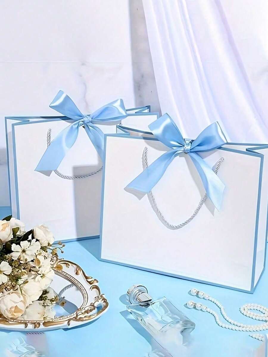 白色纸质礼品袋,蓝色滚边和提手,购物袋,带蓝色蝴蝶结丝带的礼品袋,婚礼伴娘婴儿派对生日乔迁妇女历史月母亲节回礼袋(白色,浅蓝色) - 多色 - 查看 1