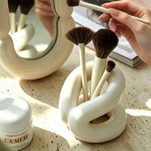 1pc Twisted Ceramic Makeup Brush Holder, Elegant Desktop Pen Cup, Desktop Organizer, Beautiful Room Decor, Multifunctional Home Decor Space-Saving Organizer, Suitable For Vanity, Bathroom - Ceramic Eyebrow Pencil Storage Rack - View 3