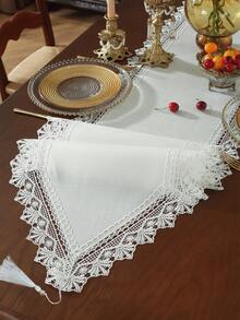 Chemin de table 100% polyester blanc unicolore, bordure en dentelle crochetée ajourée en forme d'éventail double face avec pompons blancs suspendus, écharpe de table décorative minimaliste et élégante pour table à manger, table de thé, console, buffet, mariage, style ferme, décoration de la maison et de la cuisine - Blanc - Voir 5