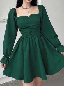 Vestido corto elegante para mujer, color marrón chocolate sólido, cuello cuadrado con escote en V pequeño, mangas largas abullonadas y puños con volante, cintura definida con pliegues y falda acampanada, favorecedor y versátil, ideal para primavera, uso diario, citas y salidas informales - Verde - Ver 2