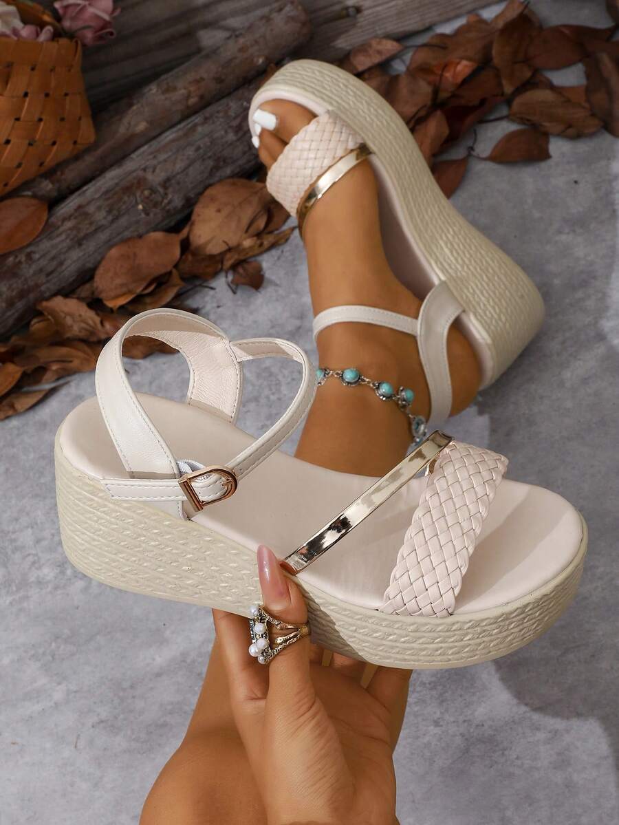 Sandal đế xuồng một quai thời trang mùa hè dành cho nữ, đa năng, thích hợp đi làm, dự tiệc, mặc thường ngày, đế dày thoải mái, bền và thân thiện với bàn chân, là mẫu sandal đế xuồng thiết yếu.