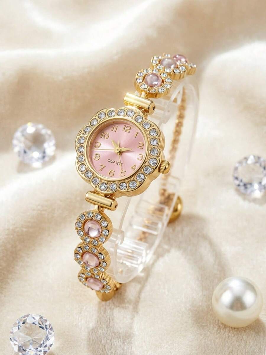 这款腕表采用精致的手镯式设计，将镶嵌满水钻的小表盘与柔和、有光泽的粉红色表盘完美结合。 - 金色 - 查看 1