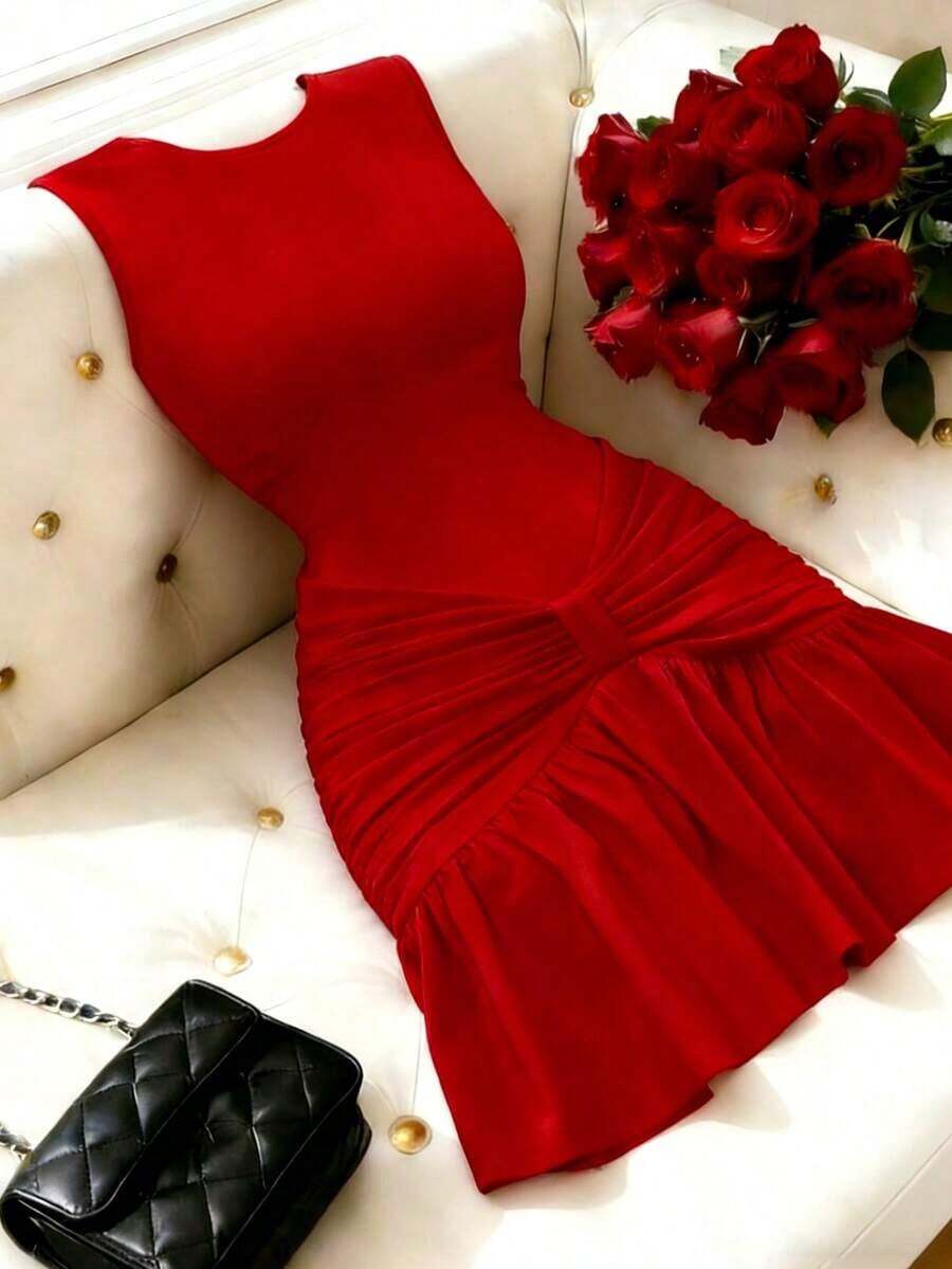 Vestido corto ajustado para mujer, color rojo intenso clásico, sin mangas y cuello redondo, diseño de pliegues en la falda y tejido de punto elástico, elegante y favorecedor, ideal para San Valentín, fiestas y ocasiones especiales de primavera-verano - Rojo - Ver 1