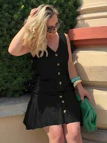 Vestido Casual de Nivelas con Cuello en V, Botones Dorados y Diseño Holgado, Perfecto para Look de Verano y Eventos Sociales - Negro - Ver 1