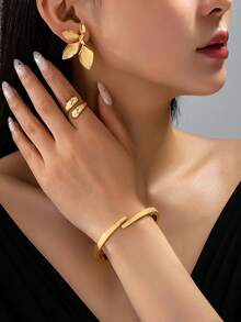 4pcs Minimalist Chic Golden Floral Geometric Teardrop Line Bracelet, Ring, Earrings Jewelry Set, Suitable For Women, Thick Smooth Metal And Zinc Alloy Material Bracelet, Ring, Earrings - Silver - View 9
