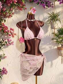 Swim Mod Conjunto de 3 piezas, traje de baño sexy para mujer con sujetador triangular halter con textura floral y decoración dorada, braguitas de bikini con lazos laterales y falda pareo.Conjunto de bikini de 3 piezas con top de encaje, pareo de encaje y cobertura de playa.Conjunto de bikini con top de cuentas, concha y cobertura para vacaciones y festivales. - Rosa Pálido - Ver 3