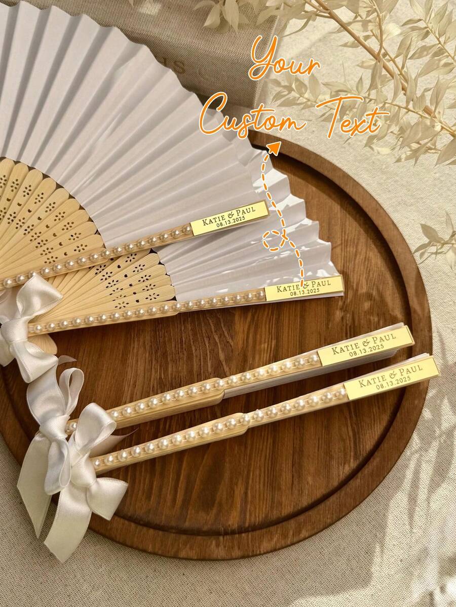 Abanico Plegable Personalizado para Boda con Perlas y Cinta - Abanico de Mano Grabado Personalizado como Regalo para Dama de Honor, Despedida de Soltera, Fiesta de Despedida de Soltera, Favor de Boda Elegante - Multicolor - Ver 1