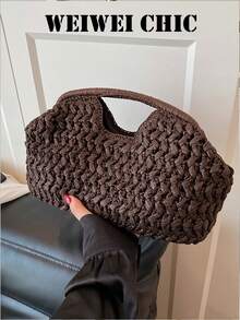 Túi xách tay dệt từ sợi raffia màu nâu với kết cấu bện dày dặn. Đa năng, thích hợp cho việc đi lại hàng ngày, du lịch và nhiều dịp thường nhật. Chất liệu dệt cao cấp với thiết kế tối giản mang đến vẻ đẹp tự nhiên, thoải mái cho diện mạo hàng ngày của bạn. - Cà phê nâu - Xem 1