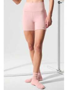 Alo Yoga 5" Airbrush High-Waist Biker Short | Sculpting Performance Fabric | No Side-Seam Design | Luxury Athleisure Staple | Iconic Studio-To-Street Essential - 查看 4
