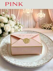 Bộ 10 hộp kẹo cưới kiểu phong bì, hộp giấy cao cấp viền vàng dập nổi, bao bì bảo quản sô cô la lâu bền, quà lưu niệm cho khách mời đám cưới, đồ dùng cho tiệc cô dâu và tiệc đính hôn. - 10,5*7*3,5cm - Xem 5