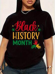 Camiseta del mes de la historia negra de las mujeres - colores panoafricanos rojos, amarillos y verdes negros con el mapa de África y el símbolo de los puños levantados - tela suave transpirable cuello de la tulación de manga corta - ropa de celebración cultural de las mujeres afroamericanas - Negro - Ver 2