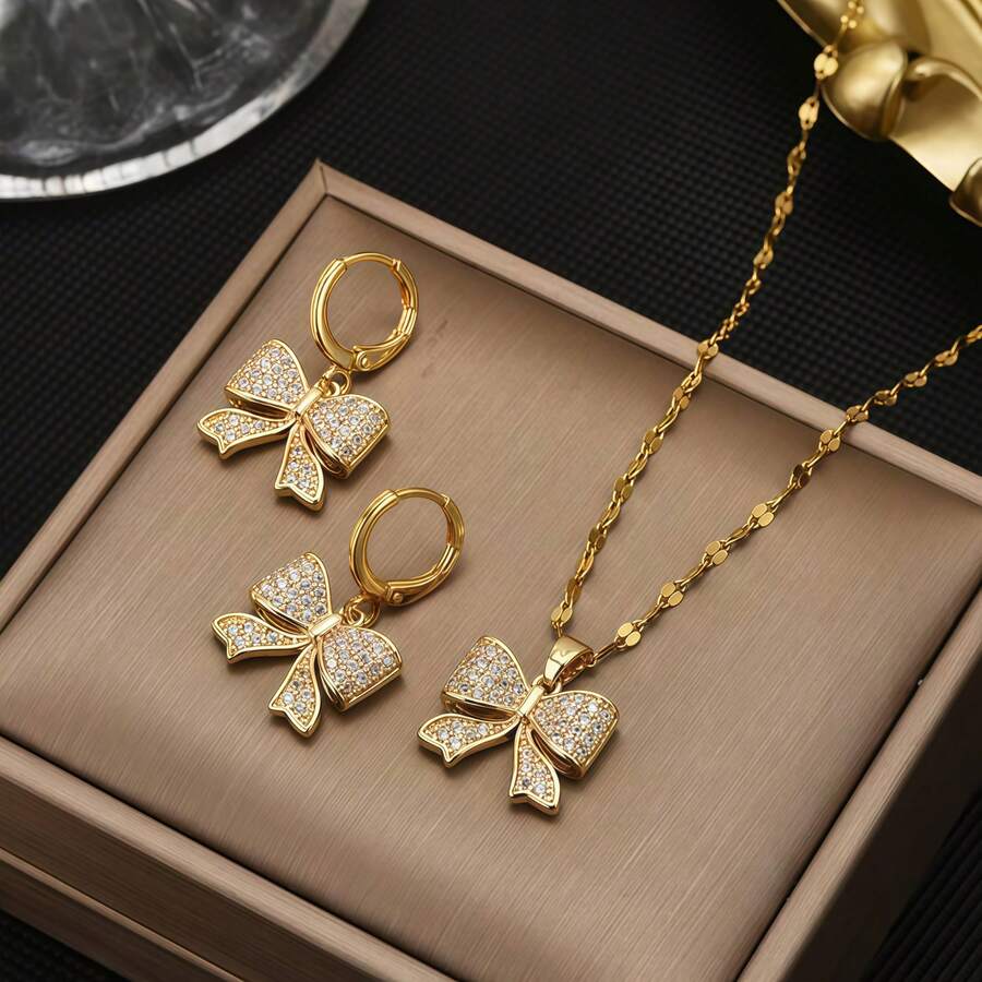Bộ 3 món gồm dây chuyền và bông tai hình bướm thanh lịch, chất liệu thép không gỉ đính đá Cubic Zirconia tổng hợp, thiết kế hình học đơn giản, phù hợp để đeo hàng ngày và làm quà tặng, thích hợp cho dịp Lễ Tạ ơn - Không kèm hộp. - Vàng - Xem 1