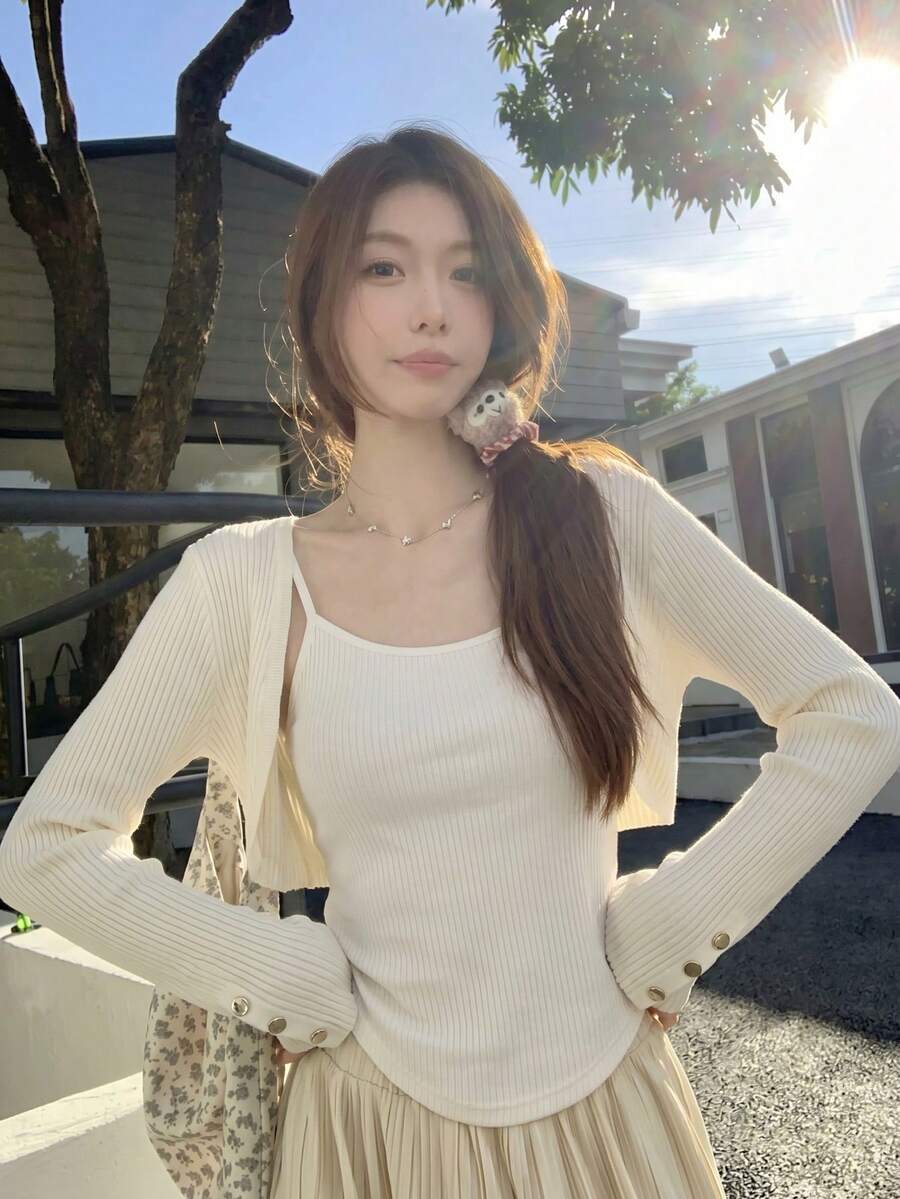 Áo khoác cardigan dệt kim dài tay màu be dành cho nữ, cổ áo xếp ly mềm mại với cúc kim loại. - Màu be - Xem 1