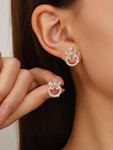 1 Pair Luxury Minimalist Elegant Floral Hollow Hoop Earrings With Zirconia Stone, Gold & Silver Dual-Tone Delicate Elegant Earrings For Work And Date - Multicolor - View 4