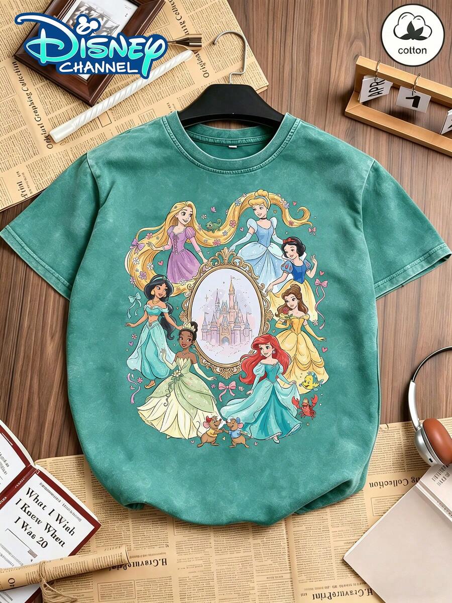 Disney Official Authorization | 100% Washed Cotton Vintage Short-Sleeve T-Shirt. Printed With Patterns Of Rapunzel, Cinderella, Snow White, Jasmine, Belle, Tiana And Ariel. Adopting A Unisex Loose-Fit Design, It Is Suitable For Disney Fans Of All Ages And An Ideal Choice For Vacations, Outings And Daily Casual Wear.