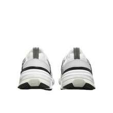 Giày chạy bộ Nike V2K Run cổ thấp, chất liệu thoải mái và đa năng, phù hợp cho việc đi lại trong thành phố, dành cho nữ, màu trắng. - trắng - Xem 9