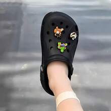 Crocs Dép bít mũi rỗng ruột, kiểu dáng cổ điển, chất liệu EVA Bayabeach, nhẹ và đa năng, cao 2cm, phù hợp cho cả nam và nữ, màu đen, mã sản phẩm 10126-001. - 10126-001 - Xem 1