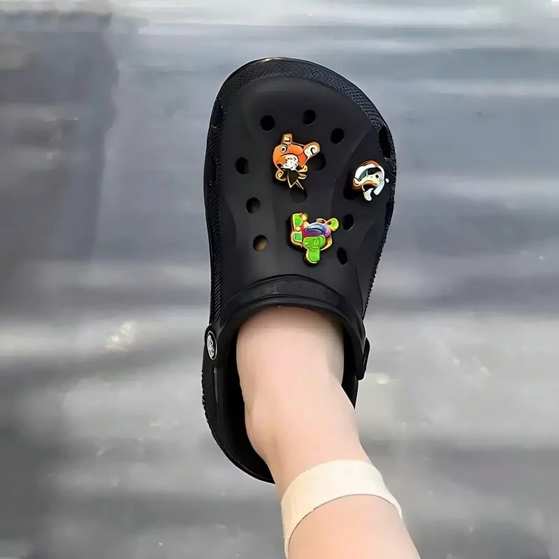 Crocs Dép bít mũi rỗng ruột, kiểu dáng cổ điển, chất liệu EVA Bayabeach, nhẹ và đa năng, cao 2cm, phù hợp cho cả nam và nữ, màu đen, mã sản phẩm 10126-001. - 10126-001 - Xem 1