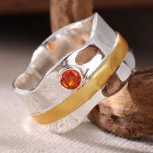 Bague à large bande bicolore de style rétro, décorée de zirconium cubique synthétique rouge. Bague personnalisée pour femmes, cadeau de bijoux pour petite amie - Deux couleurs - Voir 11