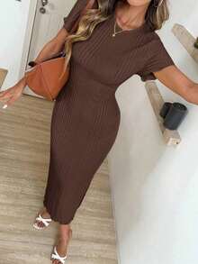 Vestido midi ajustado de punto color marrón.Con cuello redondo, manga corta y abertura trasera.Tejido elástico y cómodo, ideal para trabajo, uso diario y primavera-verano. - Café integral - Ver 1