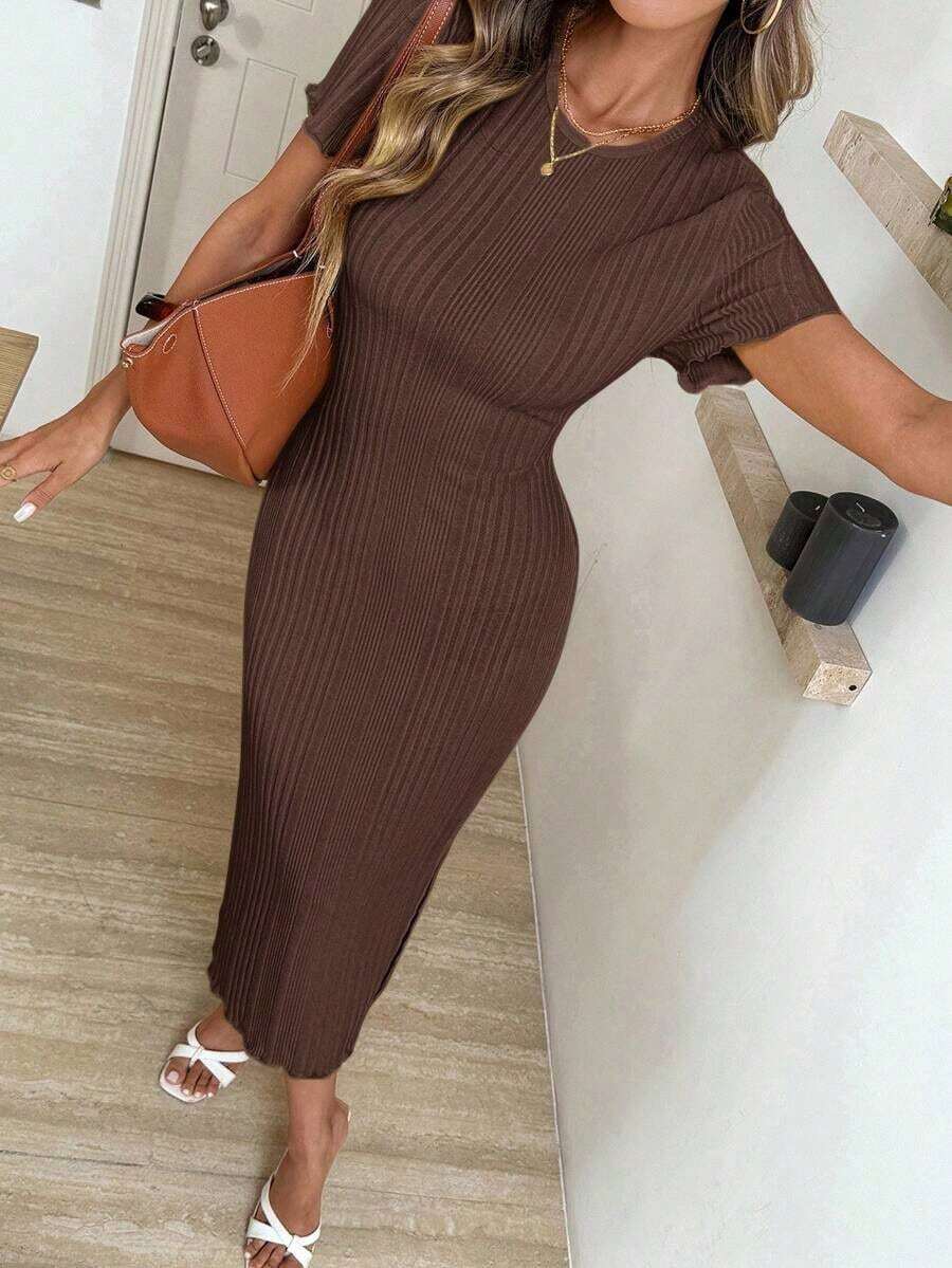 Vestido midi ajustado de punto color marrón.Con cuello redondo, manga corta y abertura trasera.Tejido elástico y cómodo, ideal para trabajo, uso diario y primavera-verano. - Café integral - Ver 1
