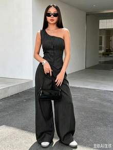 Elegant Women's Two-Piece Set Featuring Pinstripes, An Asymmetrical Neckline, A Sleeveless Tank Top, And Wide-Leg Trousers. Made From A Linen Blend, Perfect For Autumn. - 黑與白 - 查看 4
