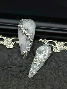 10 miếng dán móng tay hình mắt mèo phong cách Baroque Y2K bóng bẩy, màu bạc, được vẽ tay theo kiểu móng Pháp lượn sóng, trang trí bằng đá pha lê 3D màu hồng, họa tiết hoa 3D, khuyên mũi và hạt bạc, độc đáo và thời trang với màu sắc rực rỡ và tay nghề tinh xảo. Sử dụng với keo dán móng và miếng dán ma sát. - Bạc - Xem 7