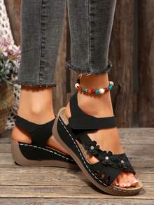 Sandalias de cuña cómodas de talla grande para verano 2026, con decoración floral, suela gruesa, cierre de gancho y bucle, y punta abierta para playa - Negro - Ver 1