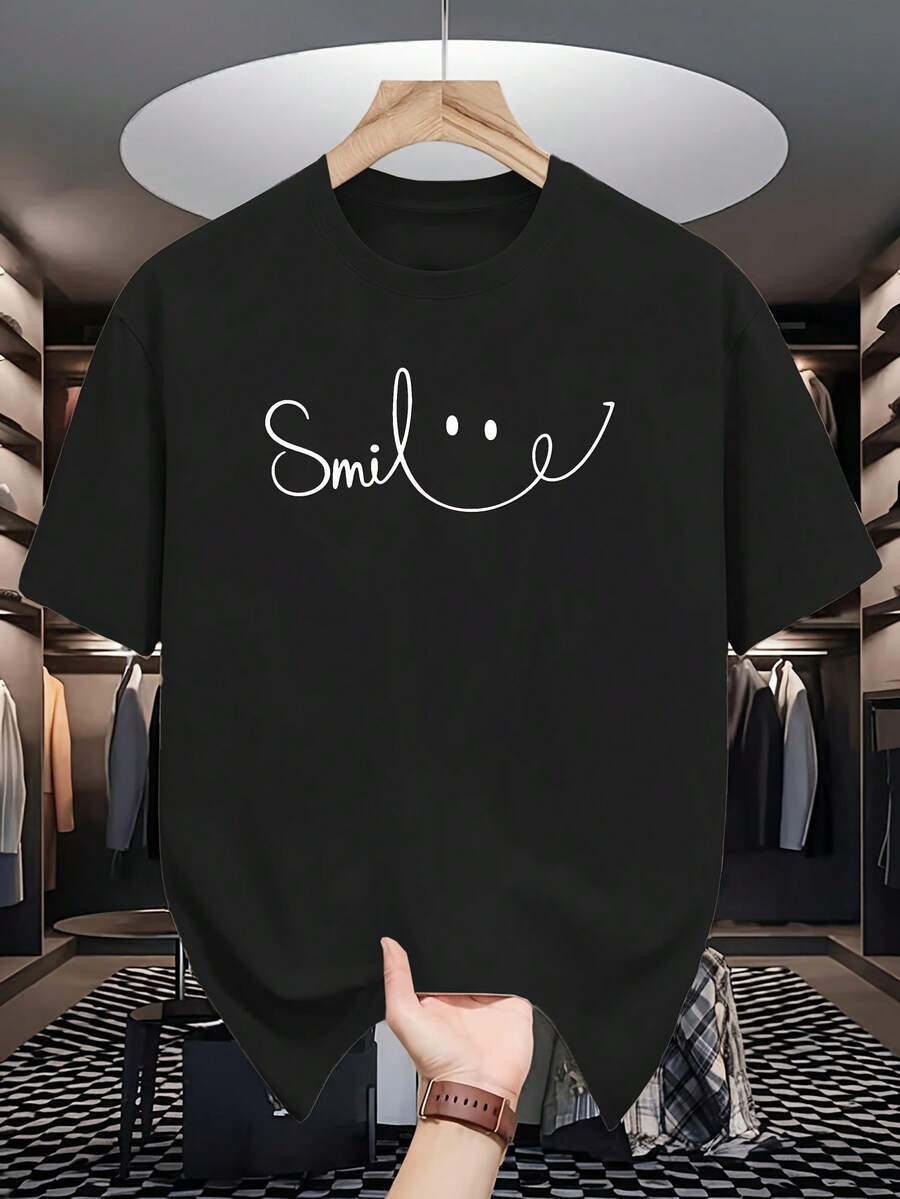 Camiseta con Estampado de SONRISA para Hombre y Mujer - Suave y Transpirable, con Estampado de Cara Feliz Blanca y Letras de Sonrisa, Cuello Redondo Casual, Manga Corta, Corte Regular, Comodidad para Todas las Temporadas, Ropa Casual Unisex, Lavable a Máquina, Idea de Regalo para Hombres y Mujeres, Estampado de Cara Feliz Blanca, Versátil para Atuendos Casuales y Formales, Estilo Retro y Moderno, Cómoda para Todo Tipo de Cuerpo, Camisetas Divertidas para Hombres, Camisetas para Mujeres - Camiseta Vintage de Estilo Urbano Unisex, Holgada, de Algodón, Manga Corta y Cuello Redondo - Negro - Ver 1