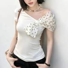 Áo thun ngắn tay chấm bi thắt nơ vai, kiểu dáng thời trang thường ngày, ôm sát, màu mơ độc đáo, cổ bất đối xứng, phù hợp mặc hàng ngày, đi nghỉ mát, du lịch mùa hè. - Màu be - Xem 2
