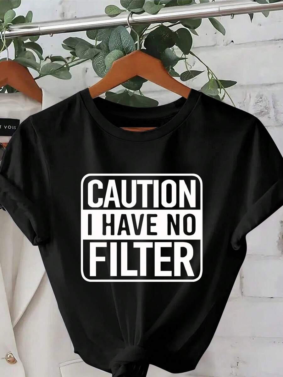 , Mujer divertido "Atención no tengo filtro" Bold Print Camiseta - Camiseta de cuello redondo de manga corta, Top no transparente lavable en máquina con desgaste "adecuado para todos" en gris oscuro/negro - Todo el tiempo para las mujeres curvas