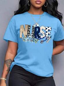 Camiseta de Mujer con Estampado de Enfermera - Diseño Temático, Manga Corta, Cuello Redondo, Corte Holgado, Transpirable y Lavable a Máquina, en un Brillante Azul Turquesa con Patrones de Estetoscopio y Jeringa, un Divertido Atuendo de Enfermería Adecuado para Uso Casual en Primavera, Verano y Otoño, Ideal para el Día de la Enfermera y Ropa de Trabajo Diaria. - Celeste - Ver 12