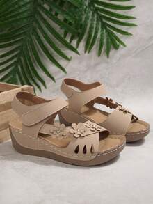 Plus Size 2026 Summer Comfortable Wedge Sandals, Floral Decor, Thick Bottom, Hook & Loop Closure, Open Toe Beach Shoes - Beige - View 7