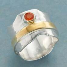 Bague à large bande bicolore de style rétro, décorée de zirconium cubique synthétique rouge. Bague personnalisée pour femmes, cadeau de bijoux pour petite amie - Deux couleurs - Voir 1