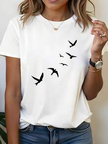 Plus-Size T-Shirt With A Free-Flowing, Lightweight Graphic Print Of A Flying Bird Silhouette. Black T-Shirt With A Cropped Collar, Suitable For Spring, Summer, And Fall. Casual Style, Comfortable Fit, Fashionable Design - 白色 - 查看 1